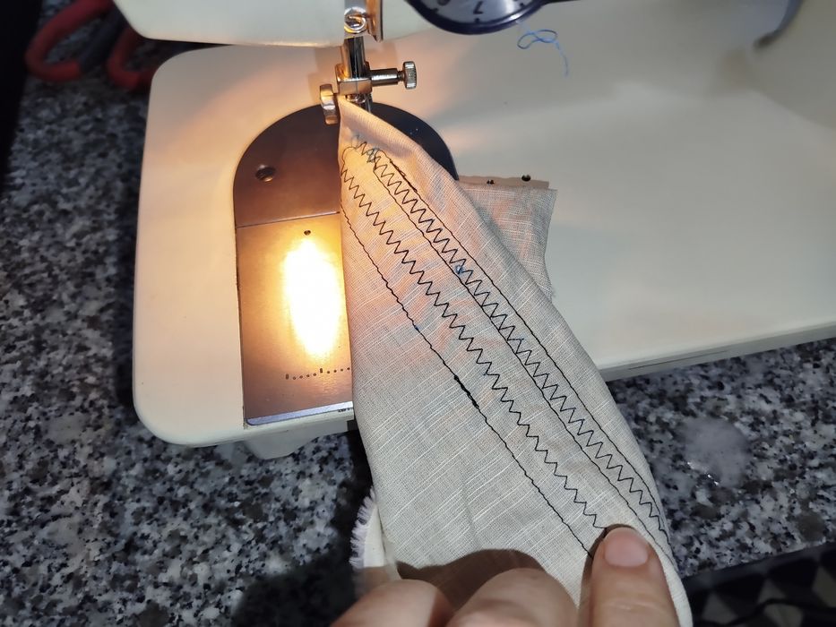 Máquina de costura riccar