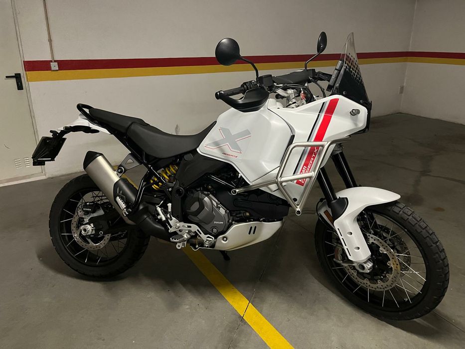 Ducati Desert X como nova de Abril 2024 com garantia ate 2028