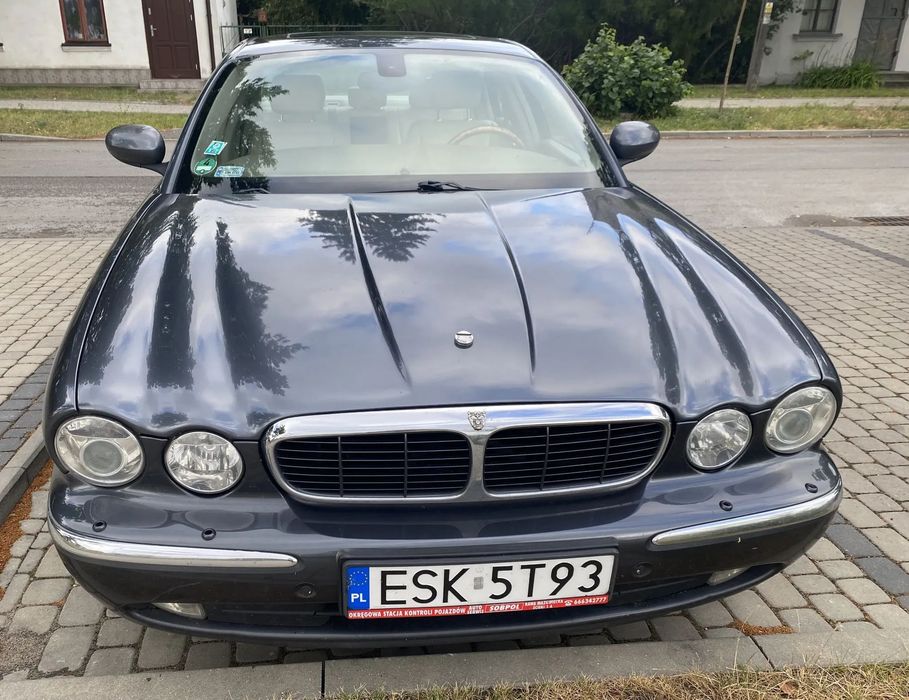 Jaguar XJ Jaguar XJ sedan z 2004 roku.