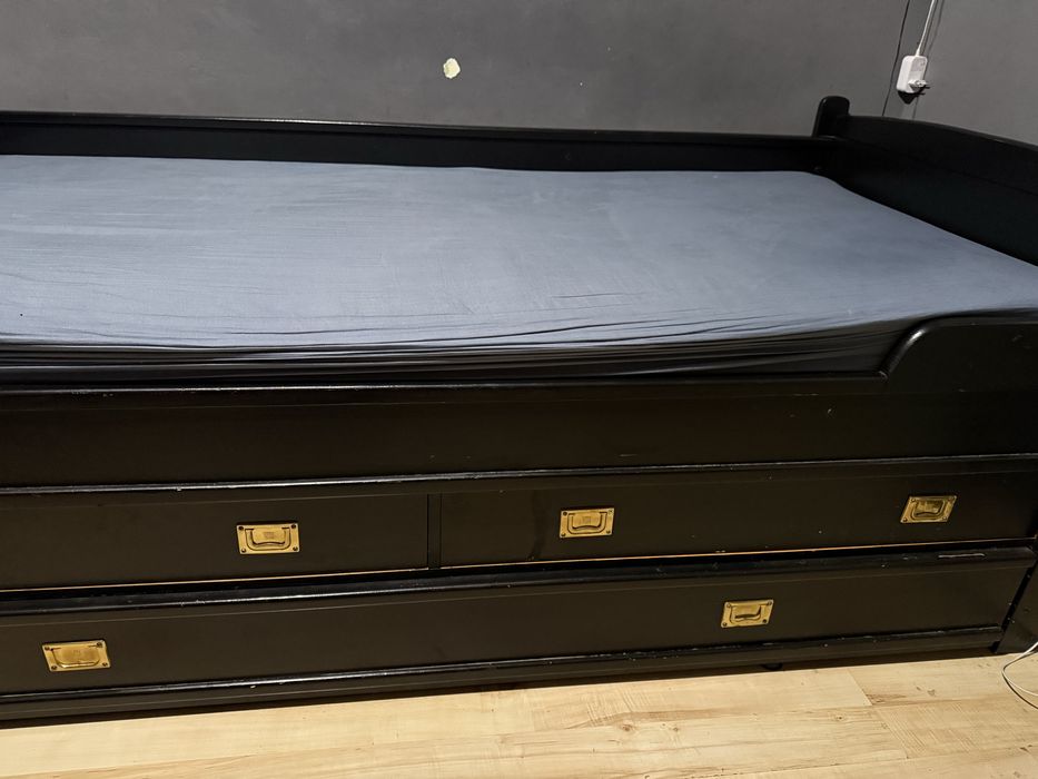 Łóżko jednoosobowe