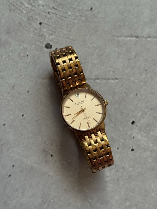 Жіночий наручний годинник accurist diamond 50 meters