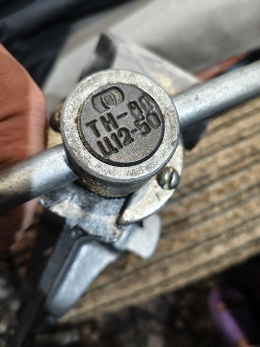 Тиски новые продам