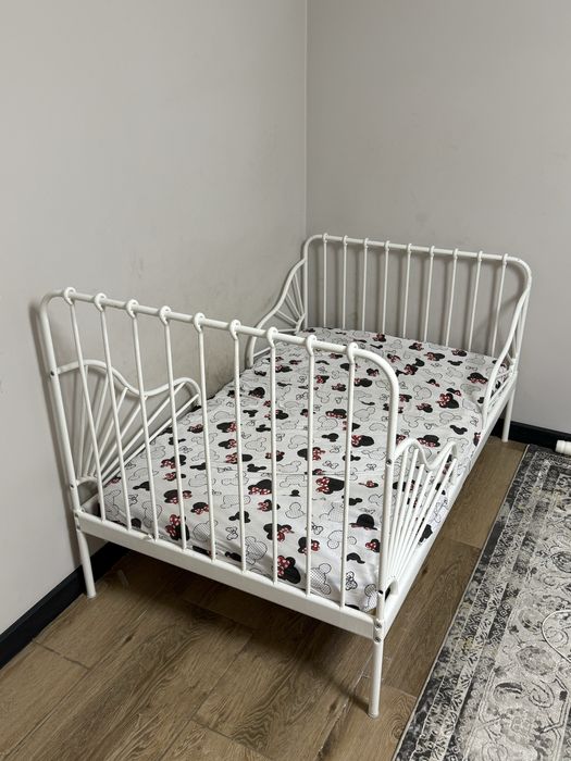 Sprzedam łóżko dziecięce MINNEN regulowane 80x200 cm – białe