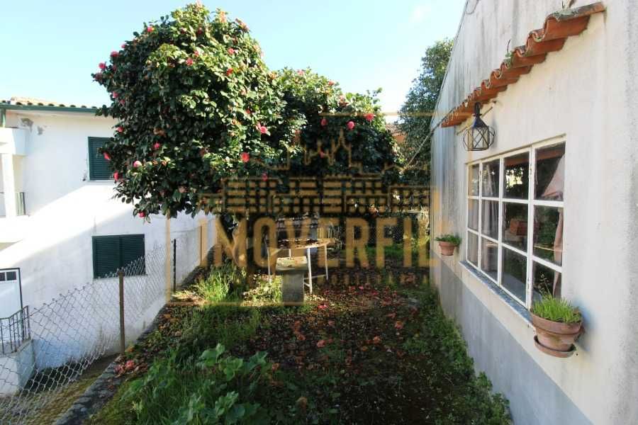 Moradia com Excelente Logradouro.