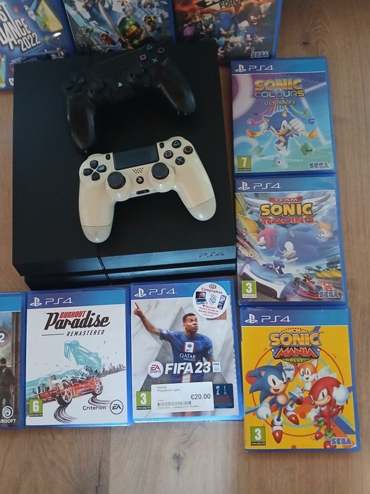 Playstation 4  com 2 Comandos 9 Jogos 1 Cabo Hdmi 1 cabo ligação + 1 câmara