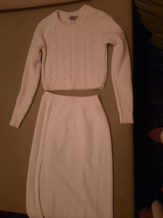 Продам теплий в'язаний костюм