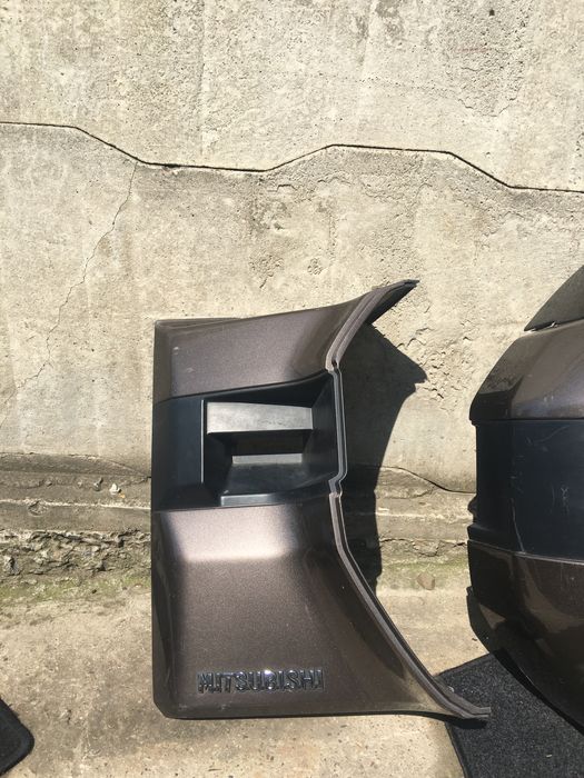 Пластик Рестал на ляду Мітсубісі Паджеро Mitsubishi Pajero Wagon