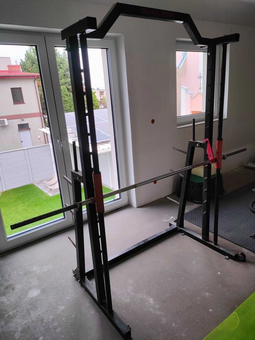Suwnica smitha siłownia Kelton stojak