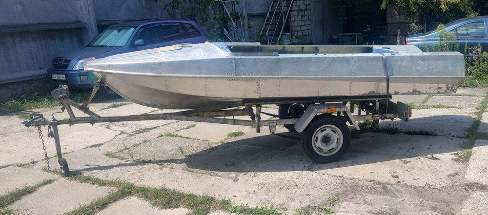 Лодка Обь-м 1977г с лафетом