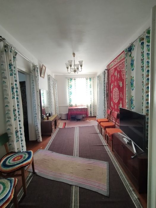 Продається гарний будинок в Садках.