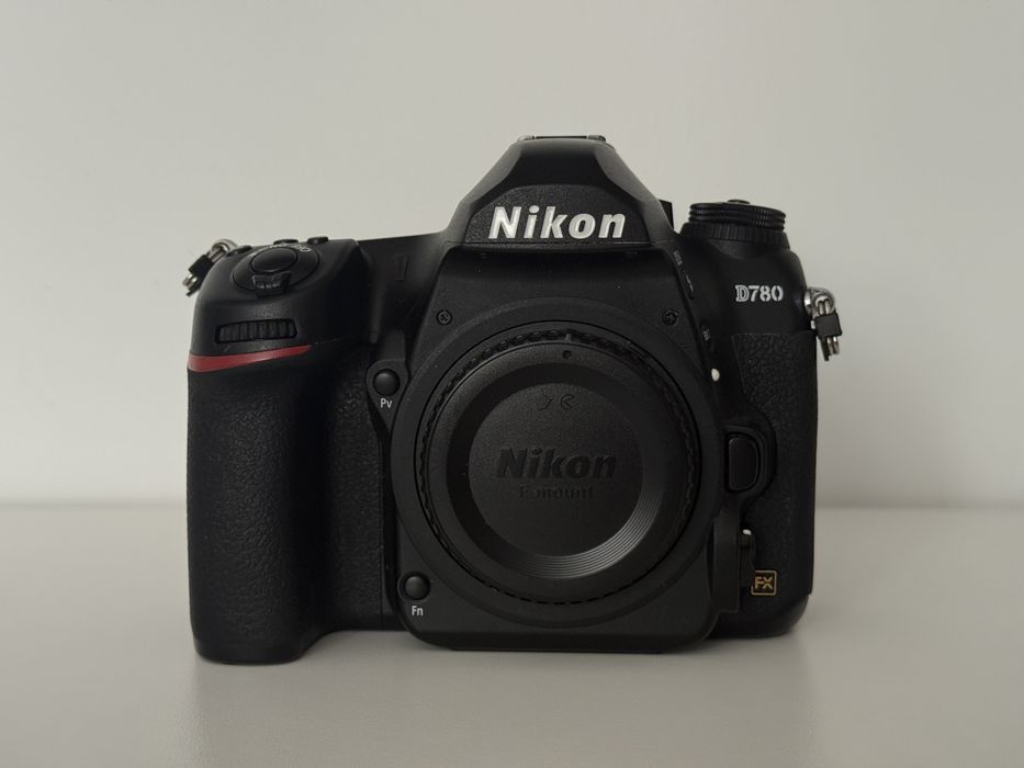 Nikon D780 Body Aparat fotograficzny pelnoklatkowy Komplet 2xBateria + Karty SD