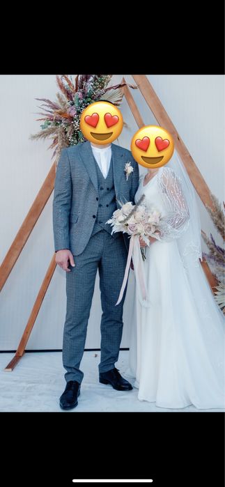 Чоловічий весільний класичний костюм трійка