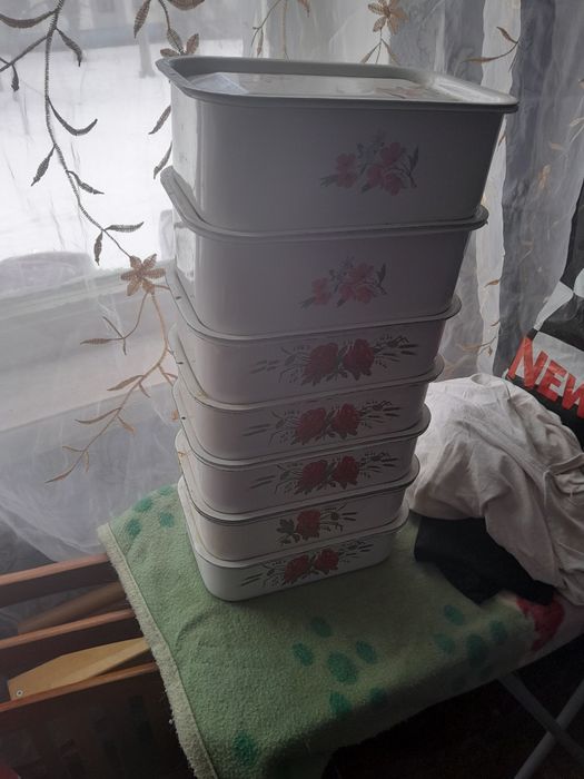 Судок емальований, металевий,200 грн