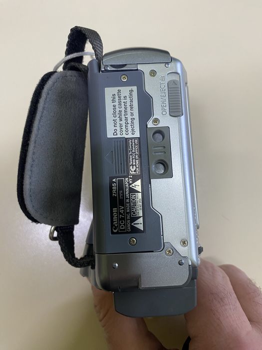 Видеокамера  Canon ZR85 (Mini DV)
