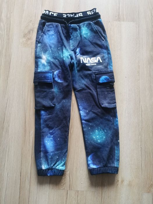 Nowe spodnie dresowe  134