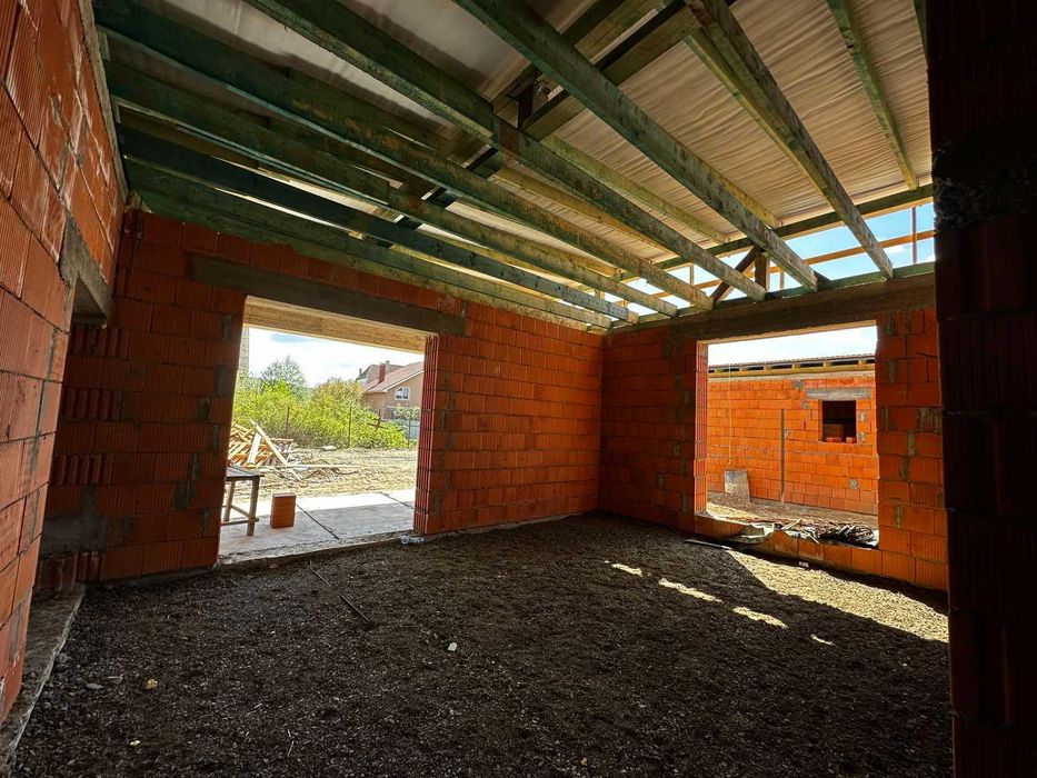 Будинок з газом на завершальній стадії будівництва 5 хв від центру
