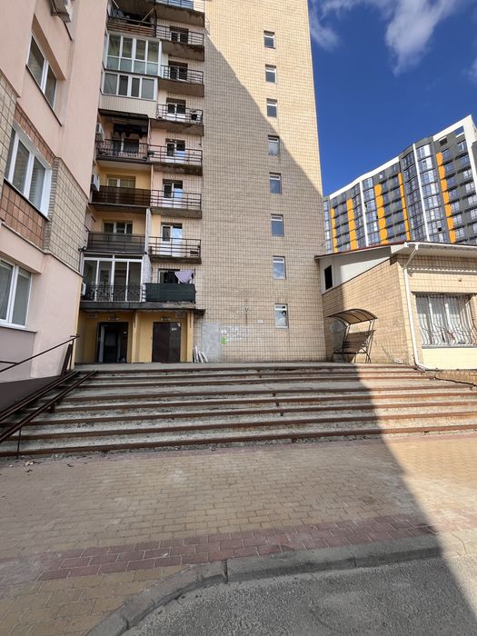 Кімната з ремонтом в центрі Бучі