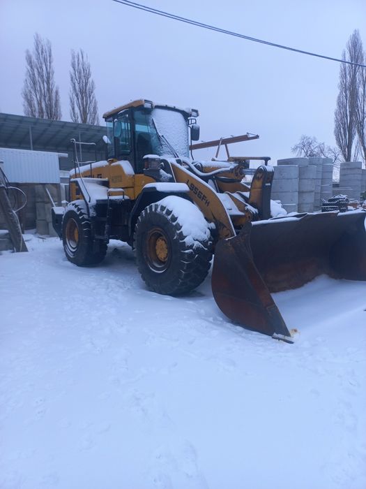 Продам фронтальний навантажувач L956FH
