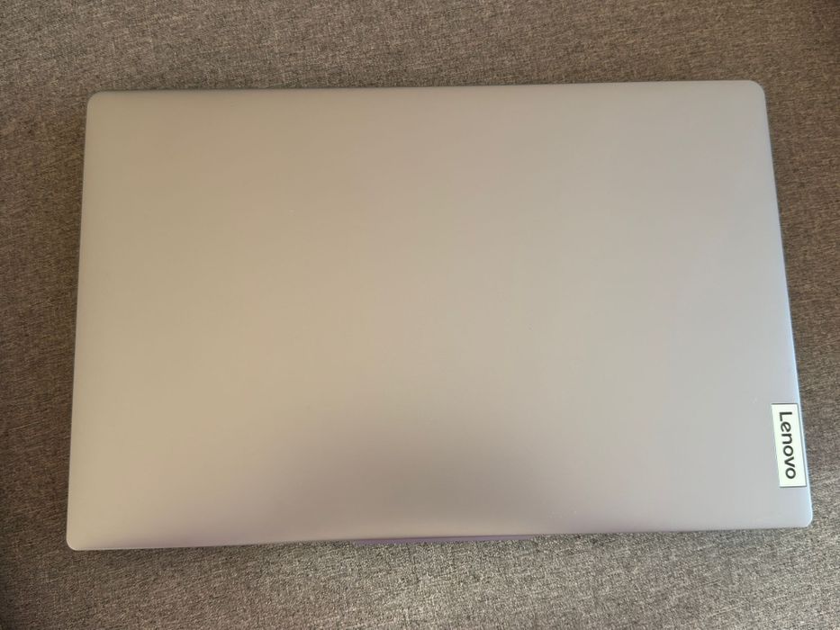 Laptop Lenovo AMD Ryzen 3 7320U + torba gratis