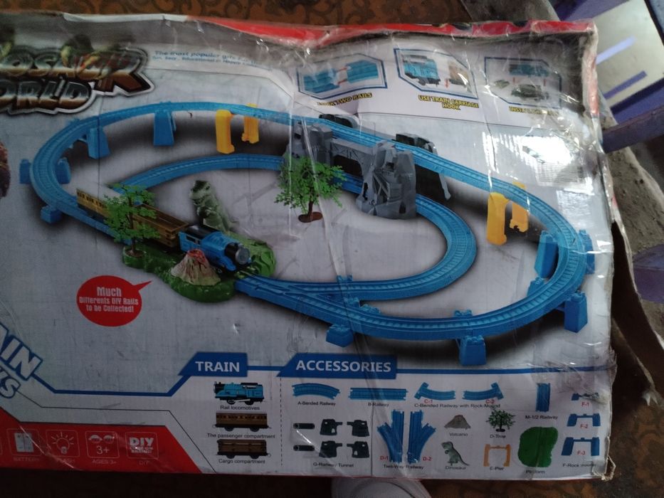 Іграшкова дорога з потягом