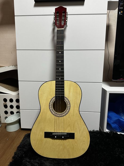 Новая классическая гитара с металлическими струнами