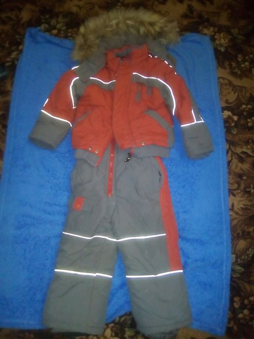 Зимний костюм: куртка с комбинезоном