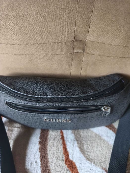 Oryginalna Nerka GUESS Black Monogram (Kod F117)  Stan Idealny jak Nowa.