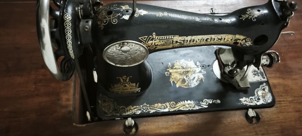 Máquina de costura Singer antiga