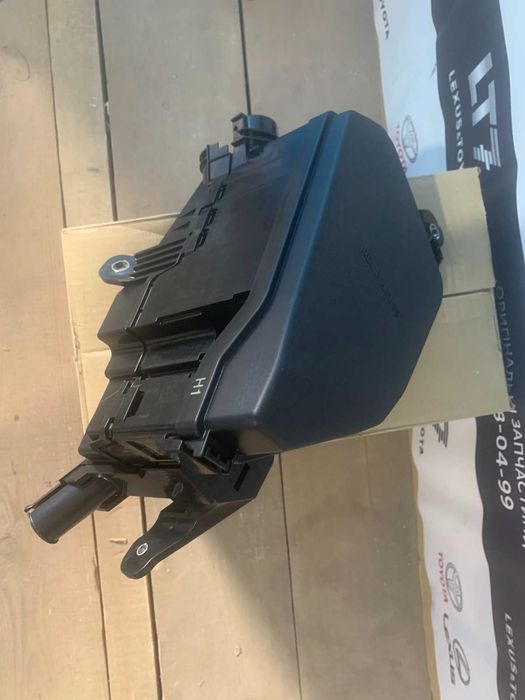 Корпус запобіжників Toyota Venza 2020-