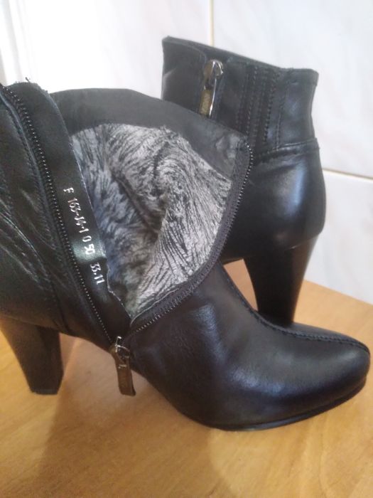 Продам жіночі осінні черевички