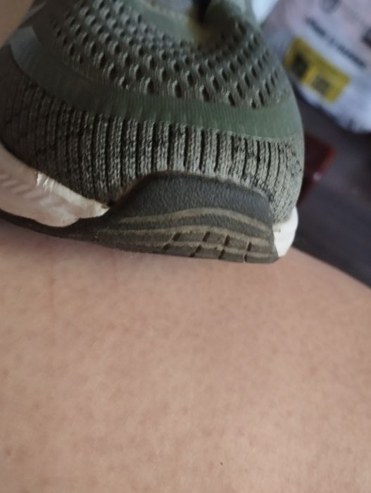 Продаю ботинки прикольные и кросовки  43  размер