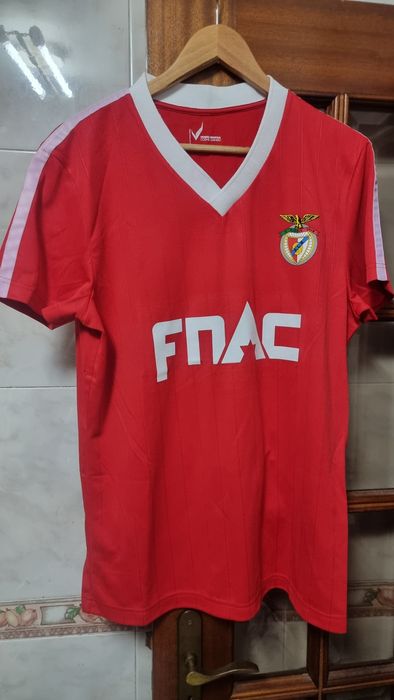 Camisola retro do  benfica  dos anos 90.