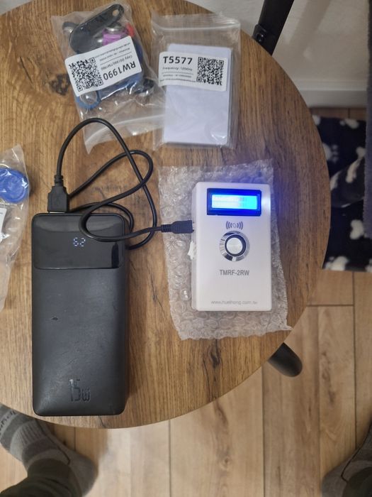 Дублікатор, домофонних ключів та карт.