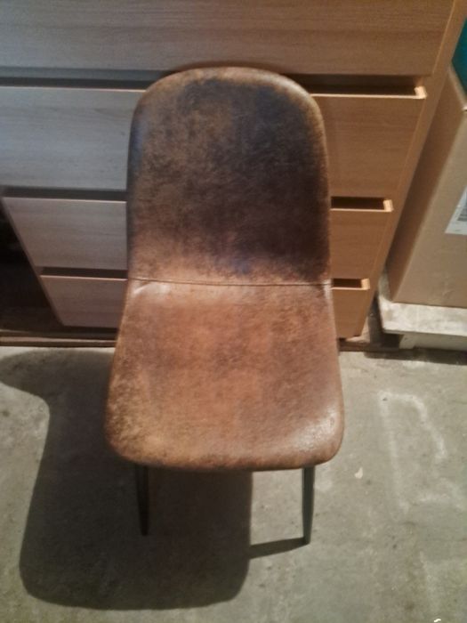 Krzesła cztery sztuki