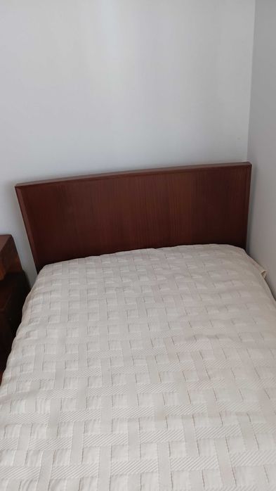 Cama madeira mogno individual em bom estado
