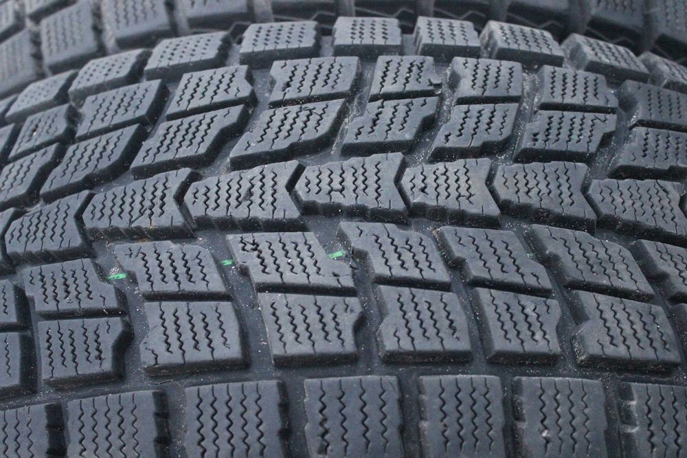 265-65-R17 DUNLOP GRANDTREK SJ6 поштуно\парой зимней резины JAPAN