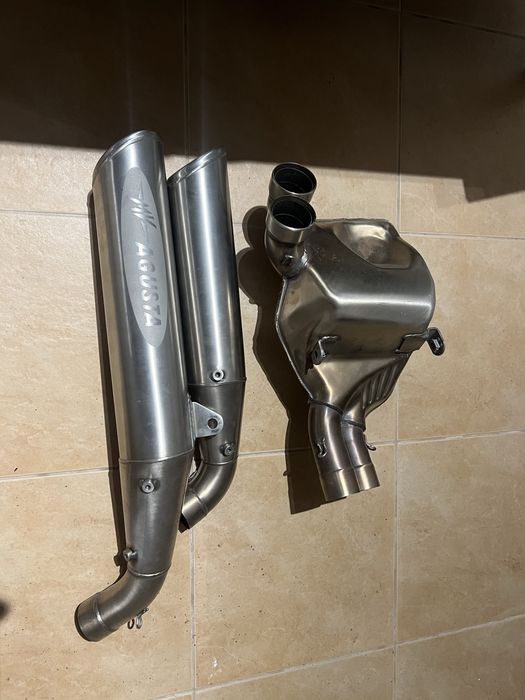 MV Agusta Brutale panela de escape e ponteiras