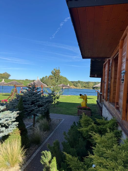 Domki nad jeziorem* Prywatna plaża * Pole namiotowe* Camping*