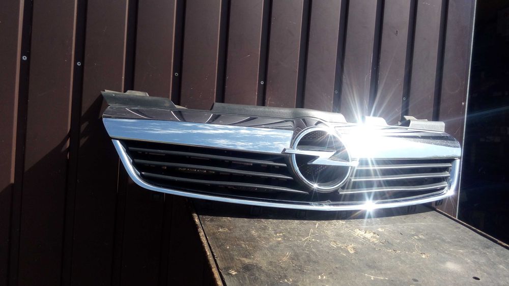 Opel Zafira B Grill Atrapa chłodnicy zderzaka przód
