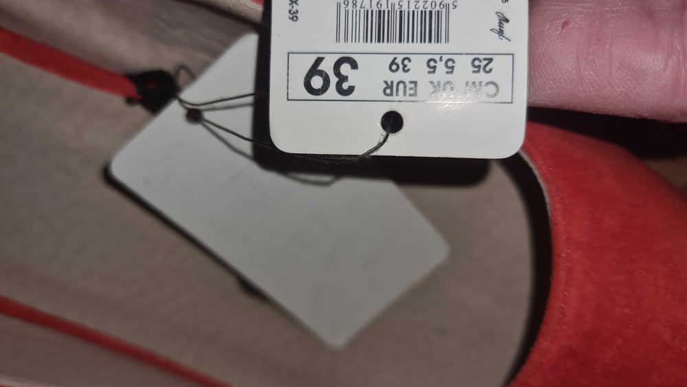 Nowe buty na konturnie Reserved