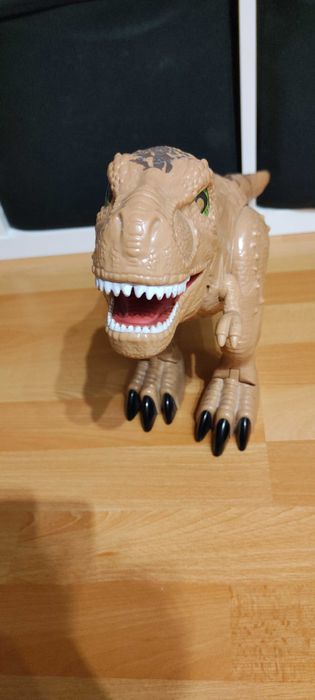 Interaktywny dinozaur