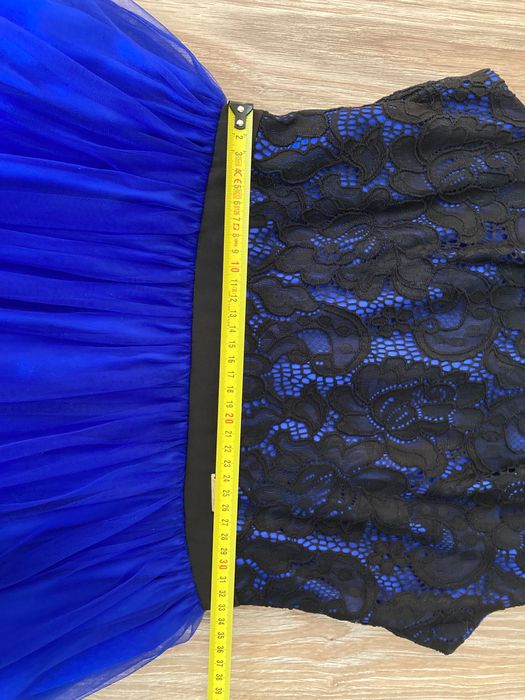 Sukienka z tiulowym dołem