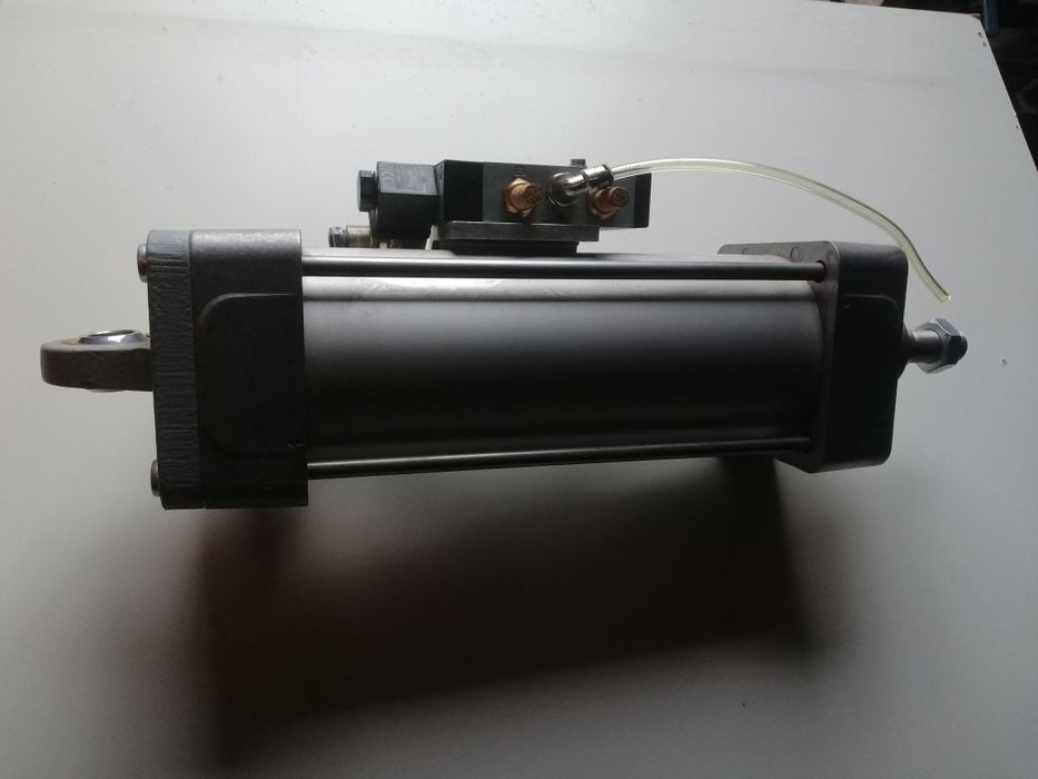 Продам пневмоцилиндр