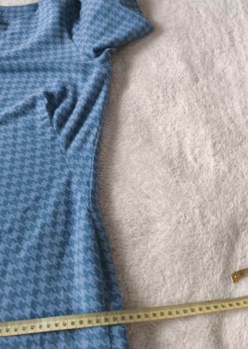 Niebieska sukienka w pepitkę