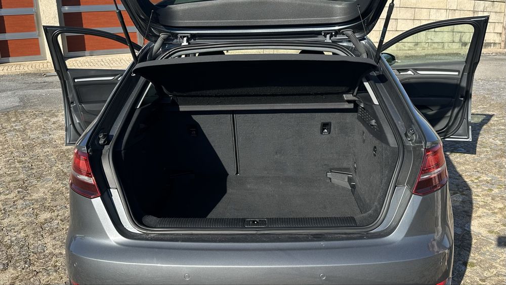 Audi A3 Sportback 1.6 TDI – Nacional – CarPlay – Travões Novos