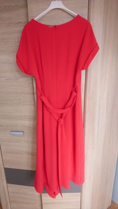 Różowa elegancka sukienka asymetryczny dół