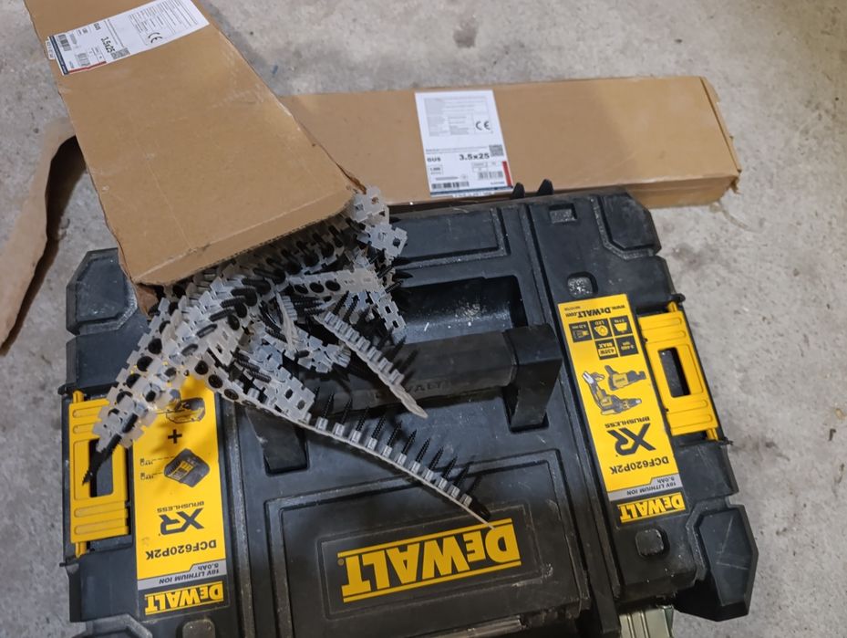 Wkrętarka taśmowa akumulatorowa DeWalt