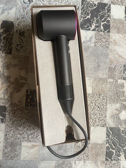 Продам фен Dyson