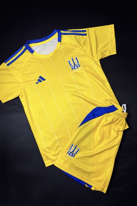 Футбольна форма  збірної України 2024–2025 з гербом