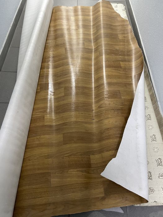 Линолеум 3,5 на 2,65 м под паркет